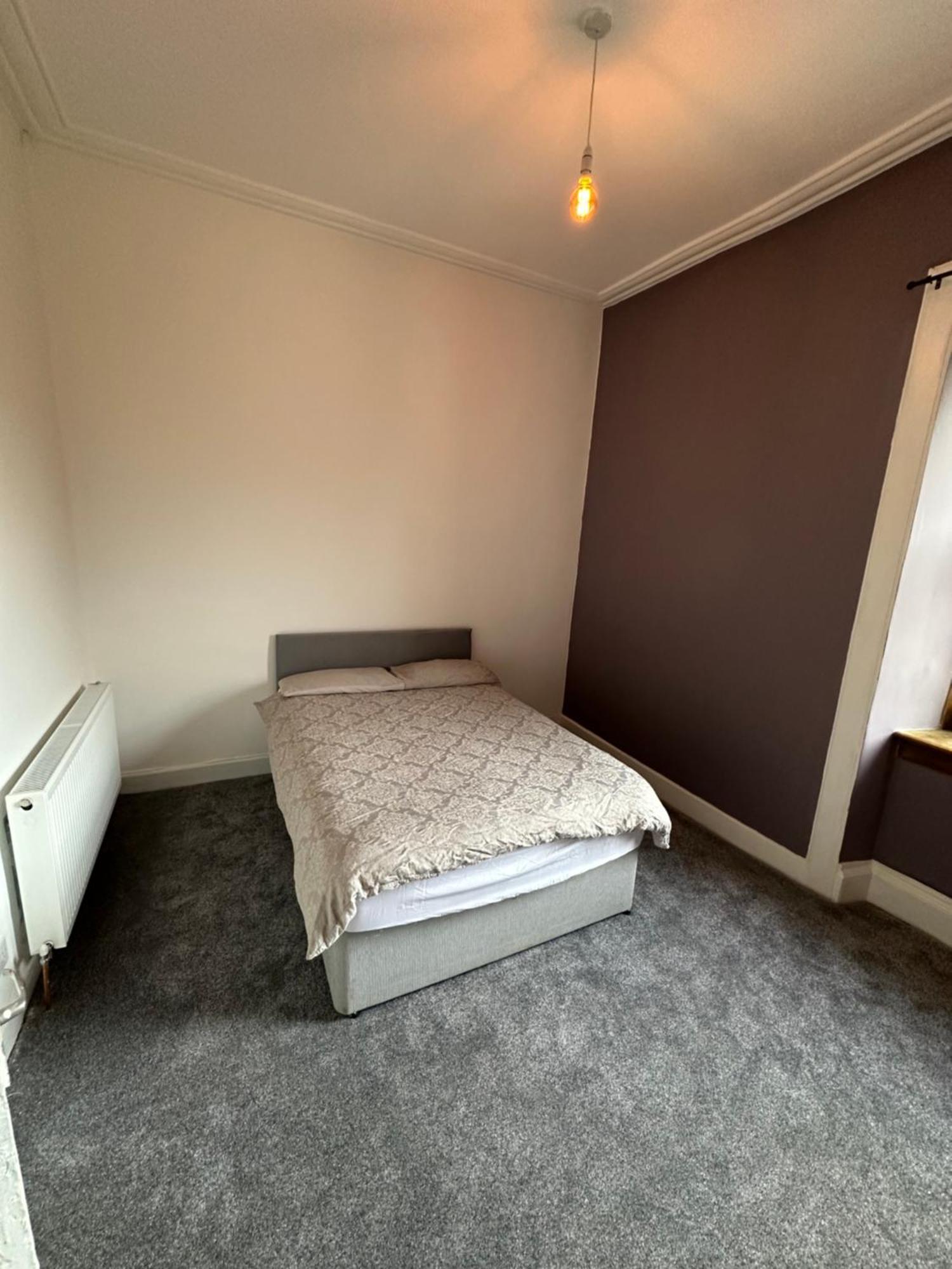 Spacious 5 Bedroom House Close To West End Glasgow