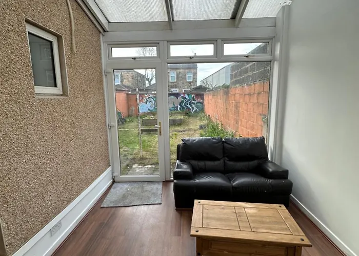 Spacious 5 Bedroom House Close To Central West End