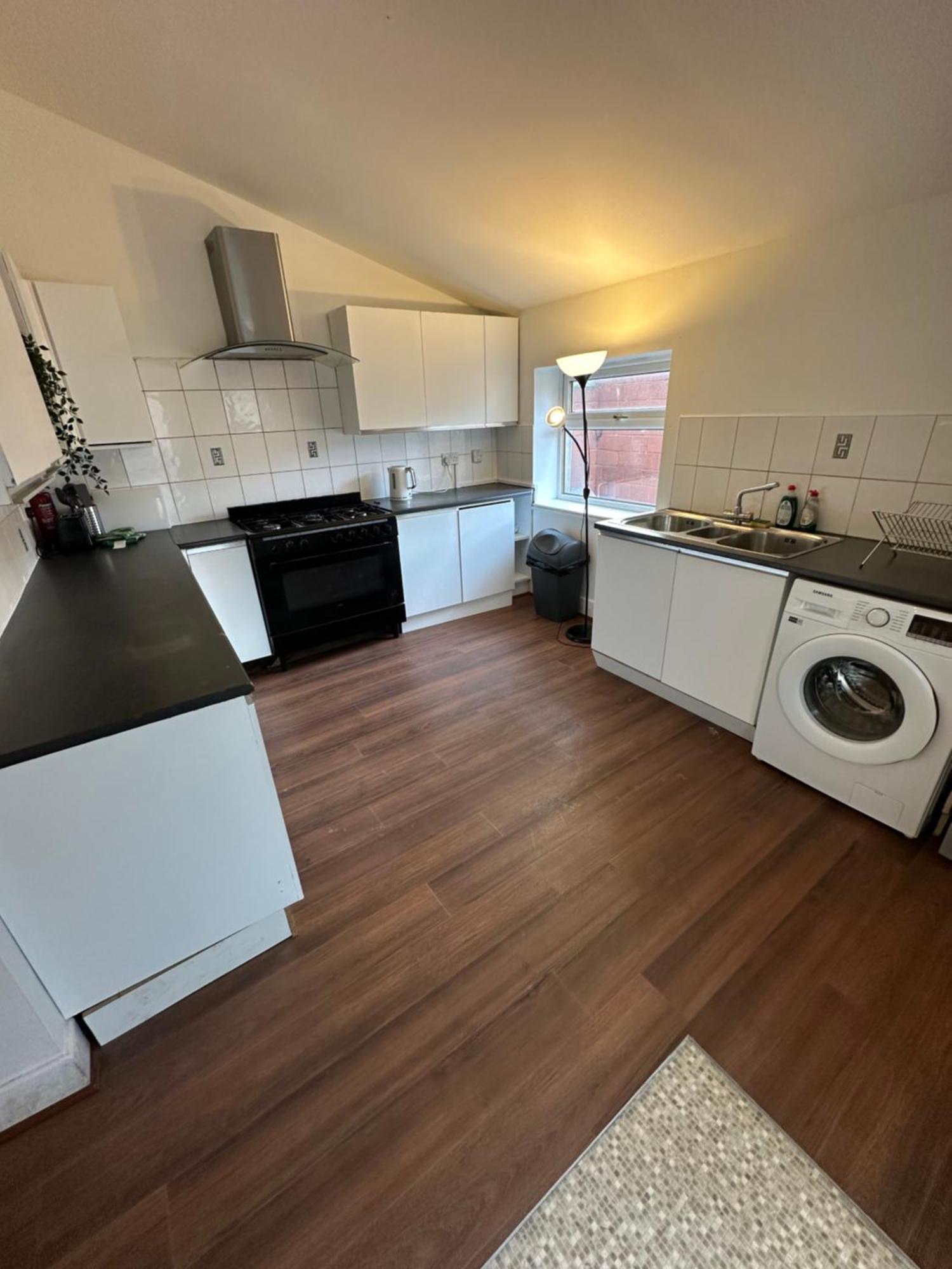 Holiday home Spacious 5 Bedroom House Close To West End