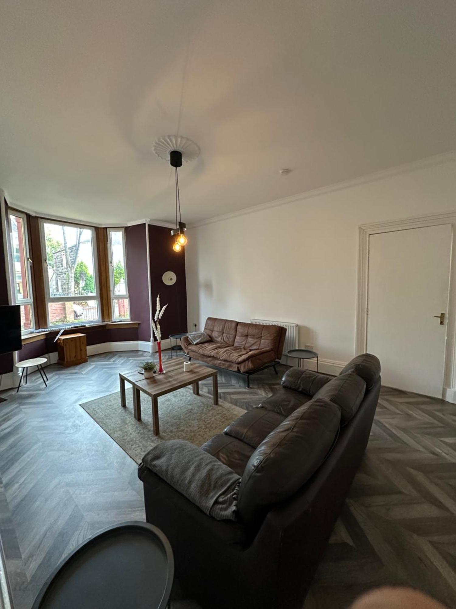 Spacious 5 Bedroom House Close To West End Glasgow