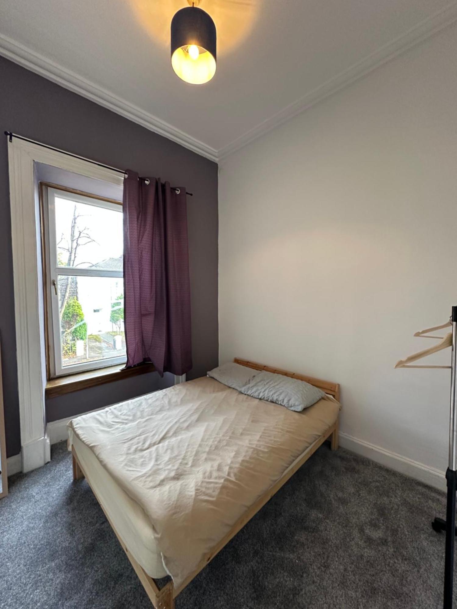 Spacious 5 Bedroom House Close To West End Holiday home Glasgow
